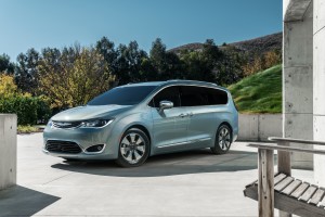The Pacifica utilizes approximately 22 percent more high-strength steel than its predecessor, of which 48 percent is advanced high-strength steel for maximizing stiffness and strength while optimizing weight efficiency